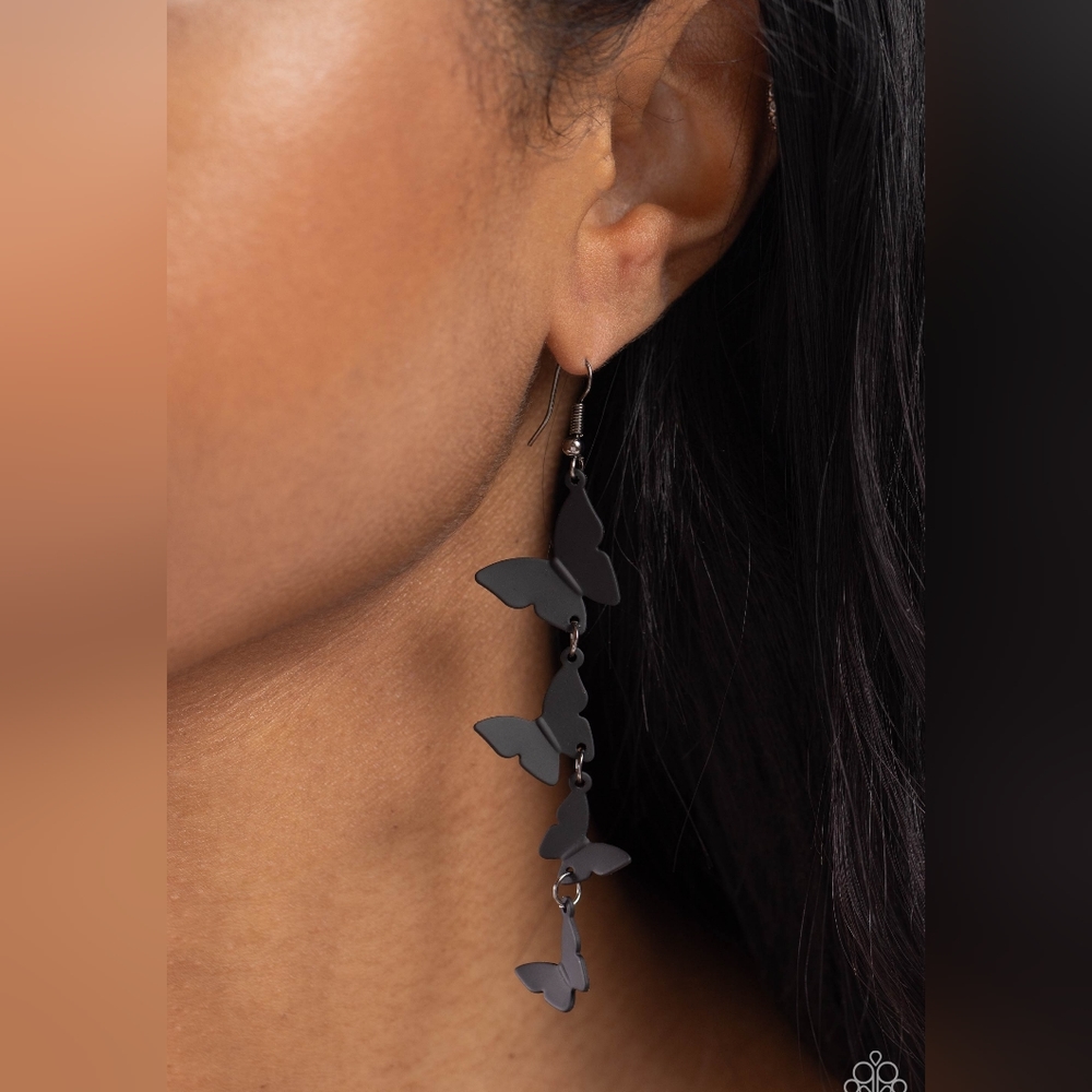 Haphazard Headliner Black Earrings Rare Find Gorgeousness - Picture 4 of 4